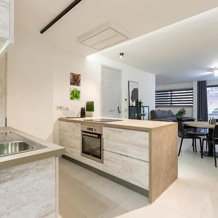 Beautiful, Cozy Just Off The Promenade & Wifi By 360 Estates Apartmán *